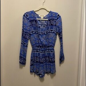 Mimi Chica ladies XS blues and white Romper. Abstract print. Absolutely adorable